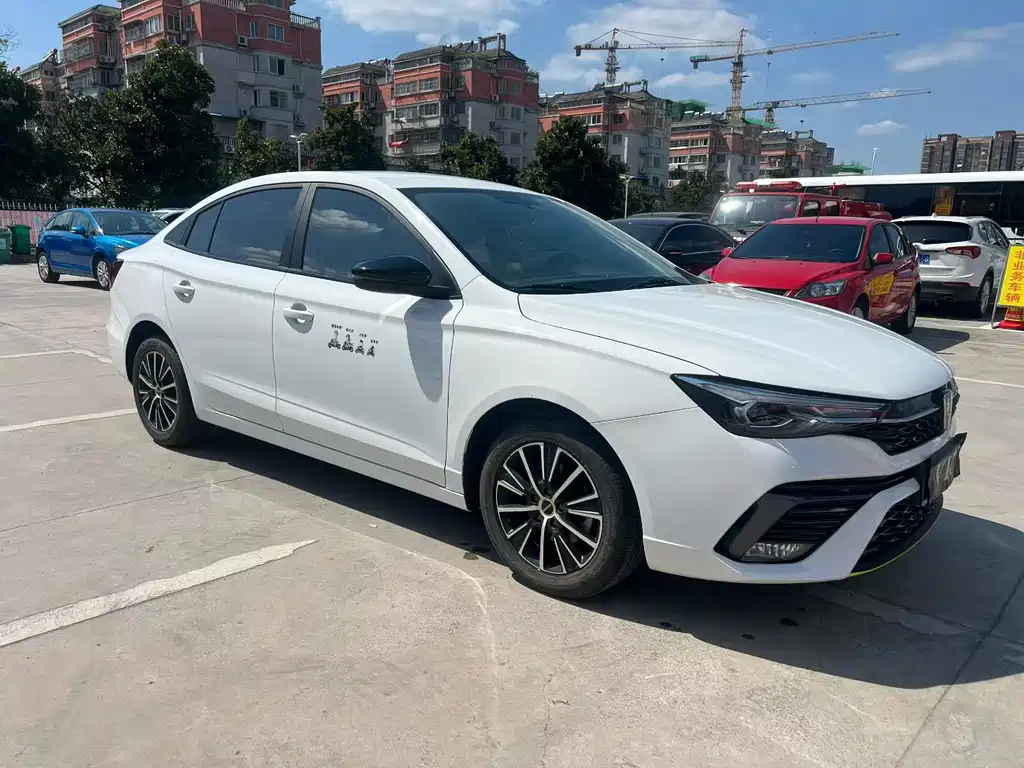 Roewe i5