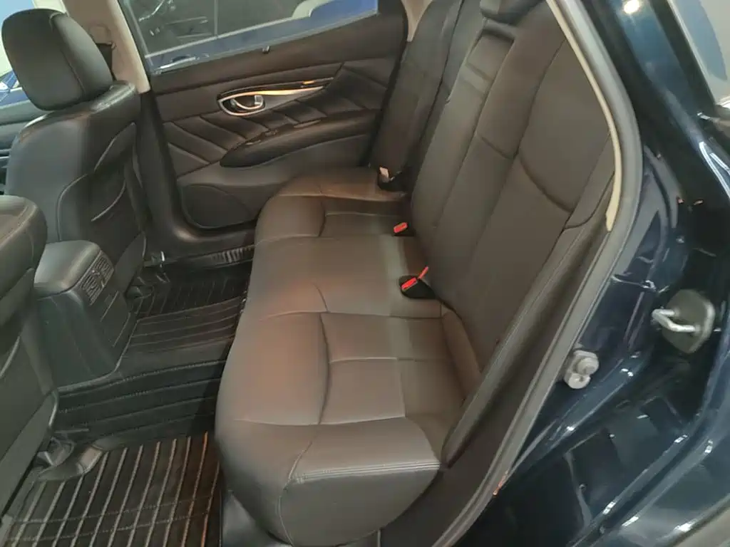 Infiniti Q70 — миниатюра 17