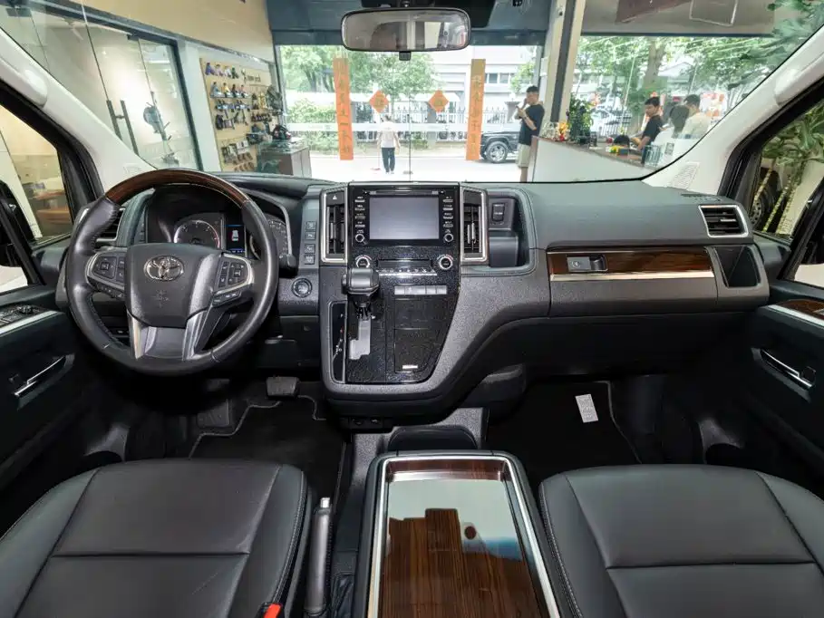 Toyota Granvia(海外) — миниатюра 7