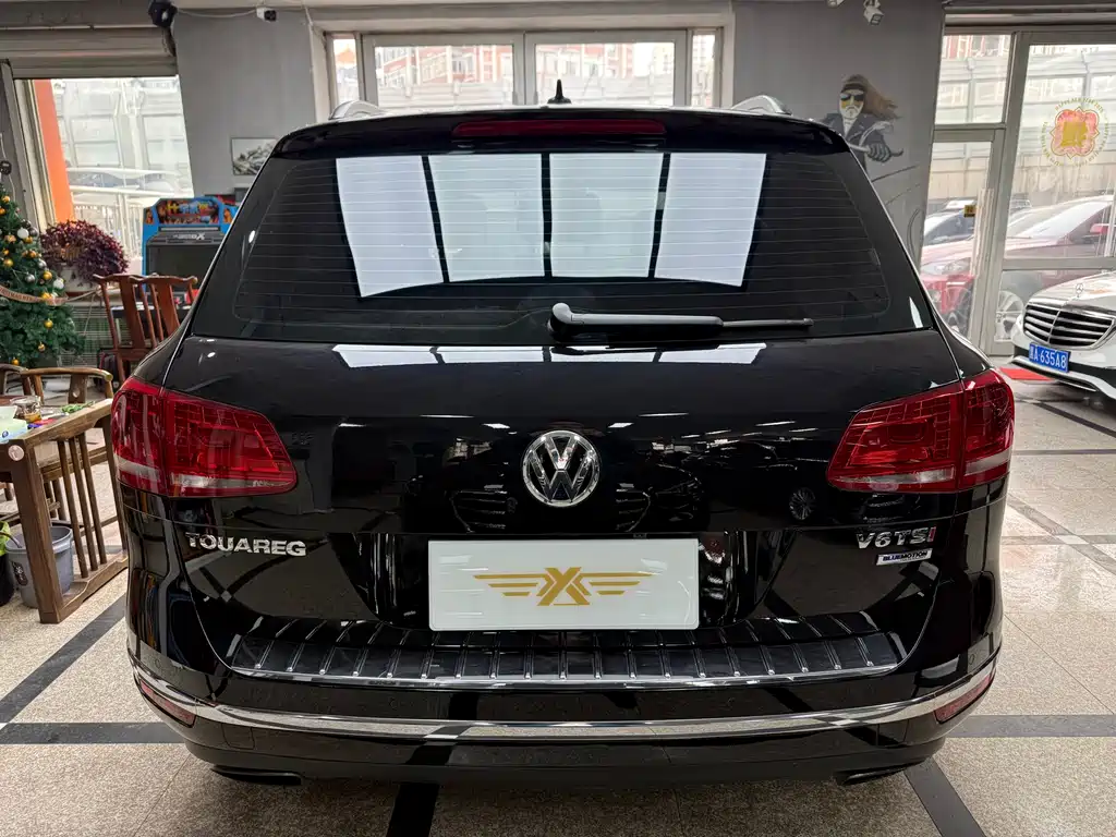 VOLKSWAGEN TOUAREG