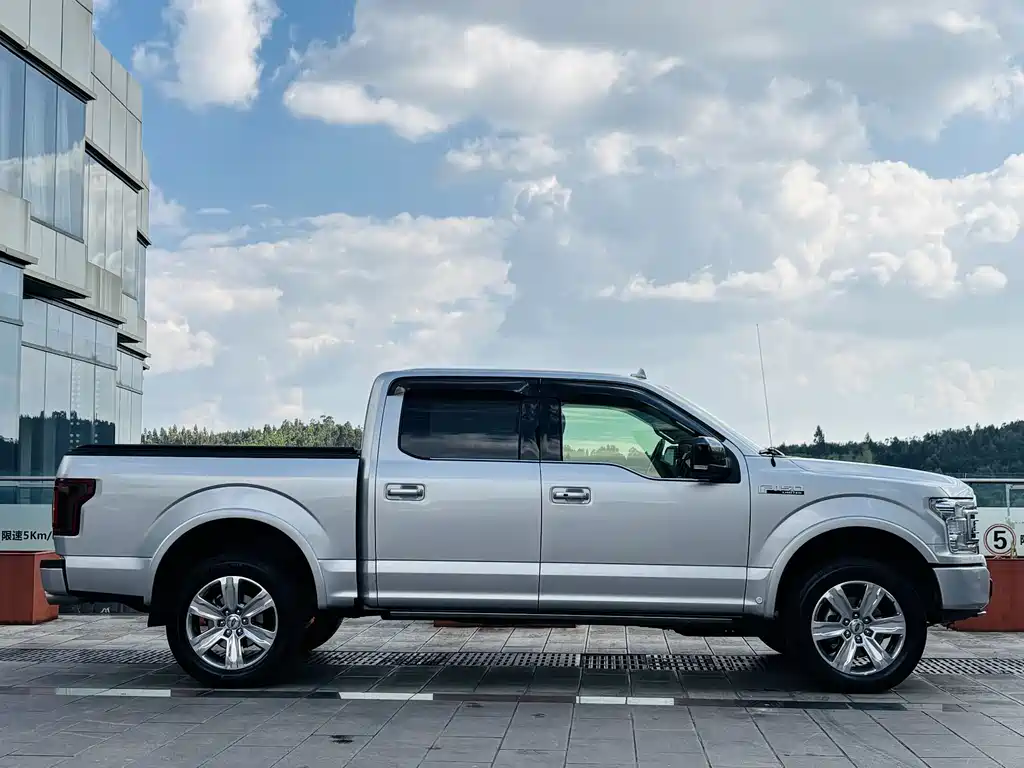 Ford F-150 Raptor — миниатюра 5