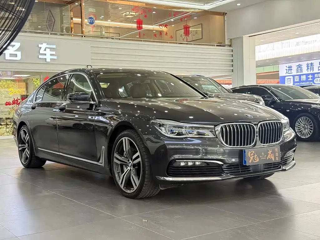BMW 7 Series — миниатюра 2