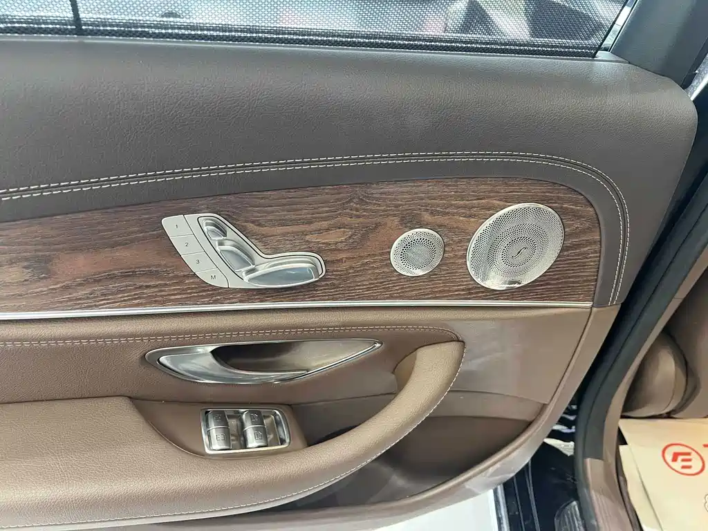 Mercedes-Benz E-Class — миниатюра 10