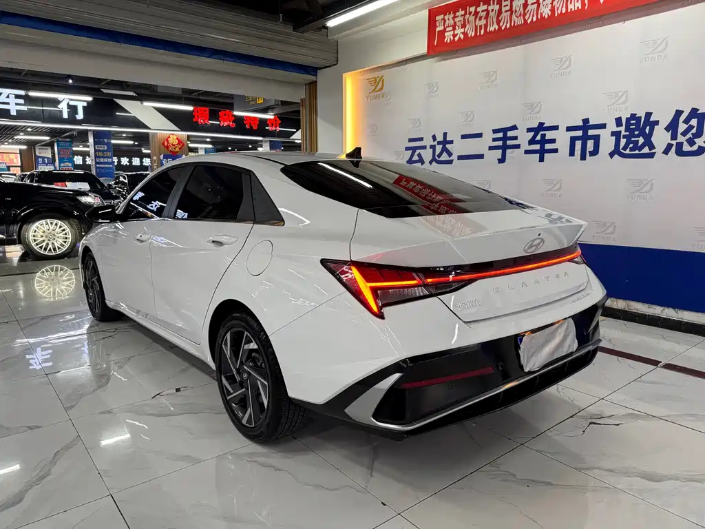 Hyundai Elantra — миниатюра 11