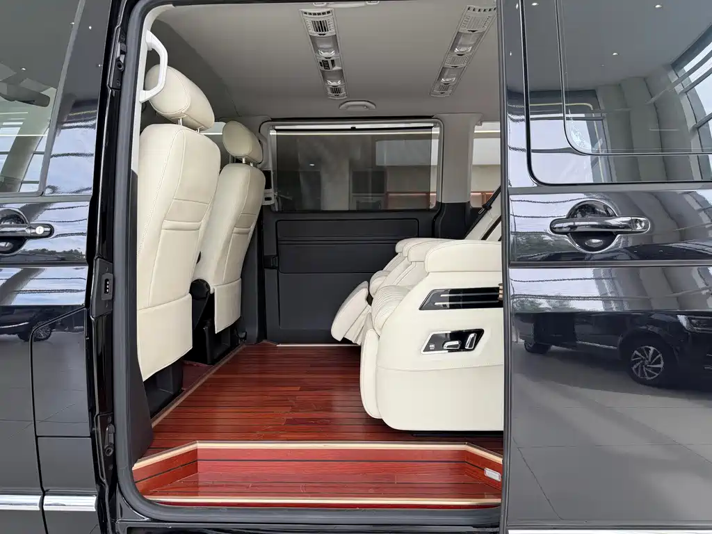Volkswagen Caravelle — миниатюра 17