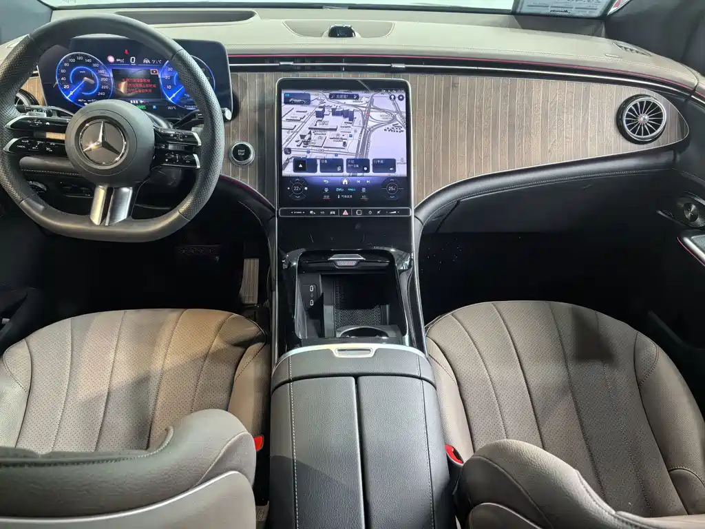Mercedes-Benz EQE SUV — миниатюра 8