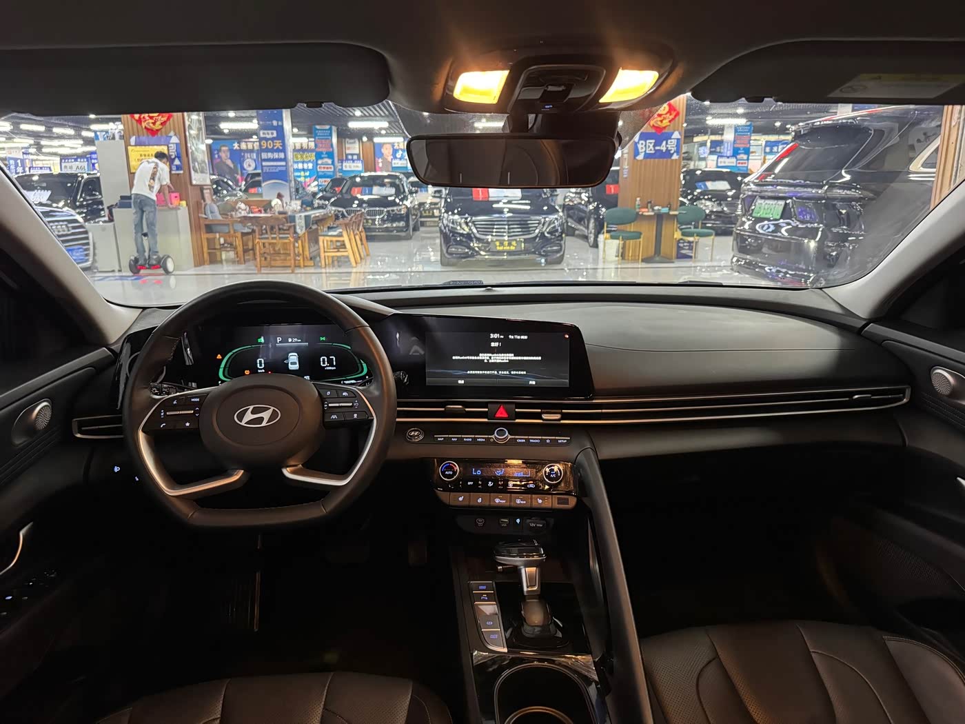 Hyundai Elantra 1.5 л 2024 г. Белый, пробег 36000 км