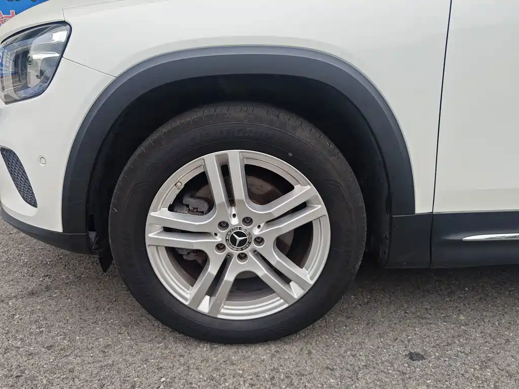 Mercedes-Benz GLB — миниатюра 8
