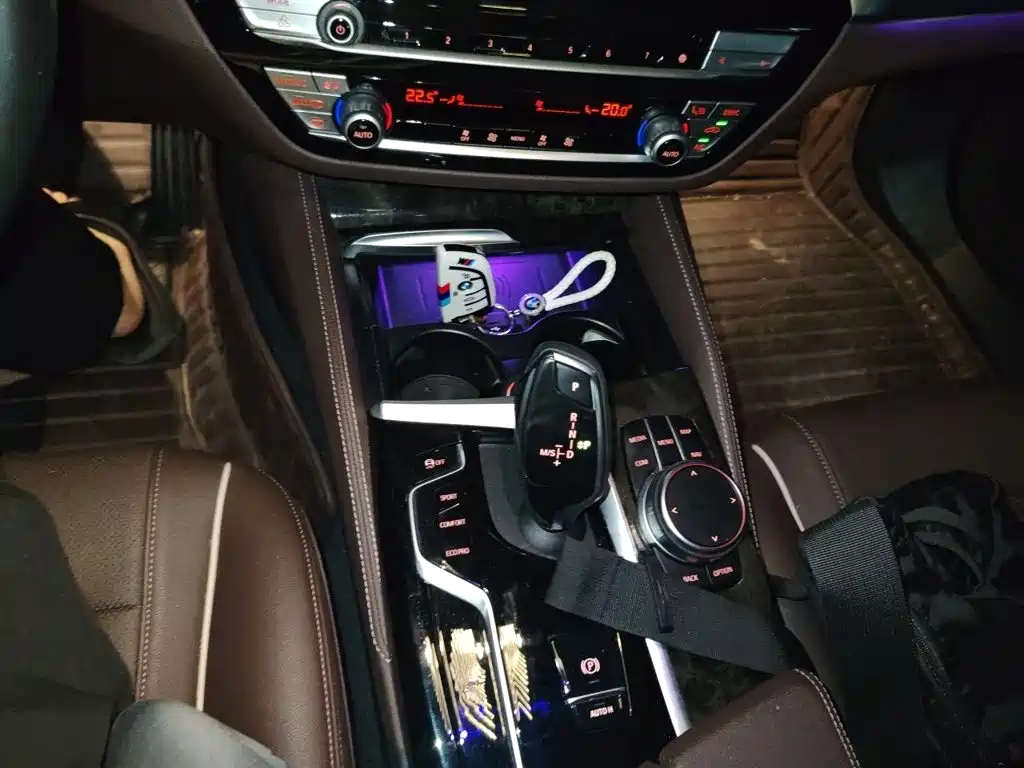 BMW 5 Series — миниатюра 7