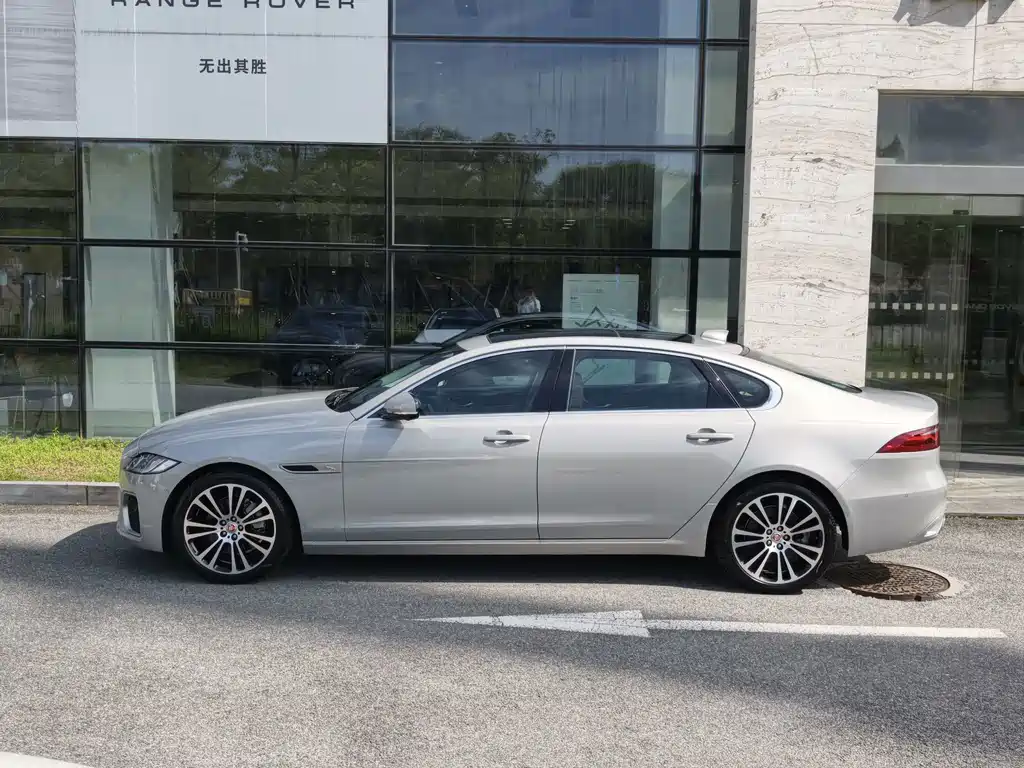 Jaguar XFL — миниатюра 4