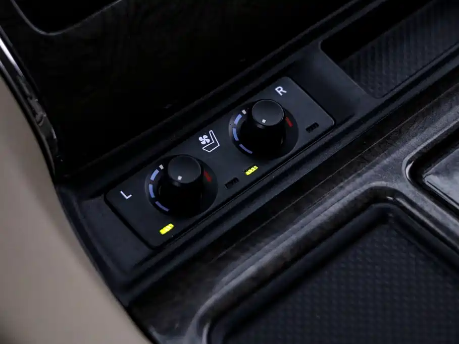Toyota Vellfire — миниатюра 11