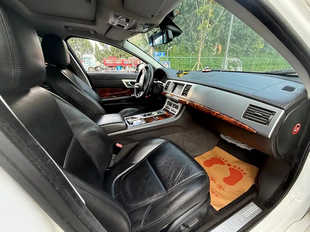 Jaguar XF — миниатюра 15