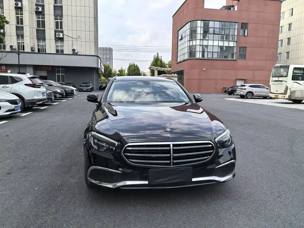 Mercedes-Benz E-Class — миниатюра 2