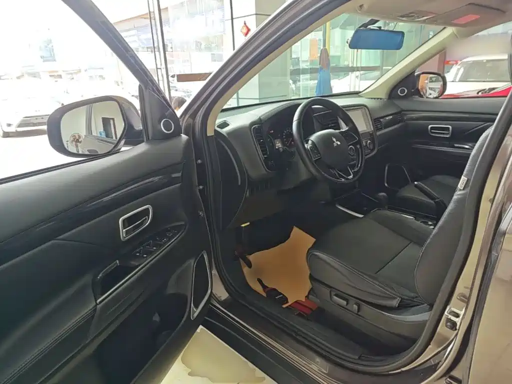 Mitsubishi Outlander — миниатюра 16