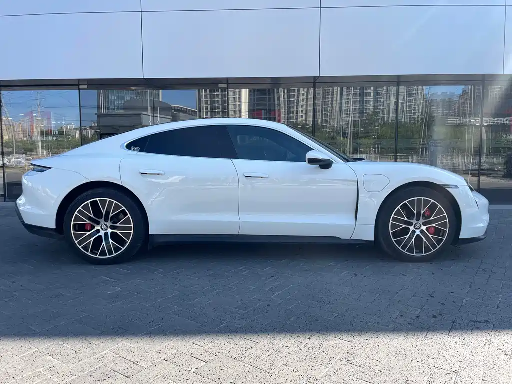 Porsche Taycan — миниатюра 6