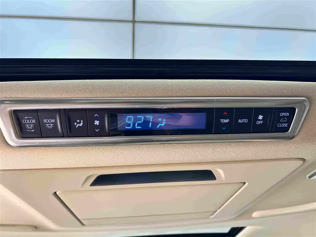 Toyota Alphard — миниатюра 16