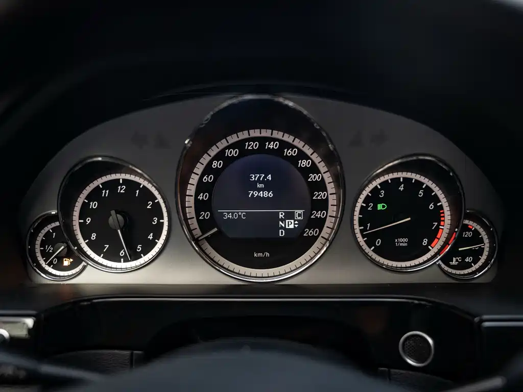 Mercedes-Benz E-Class (Import) — миниатюра 11