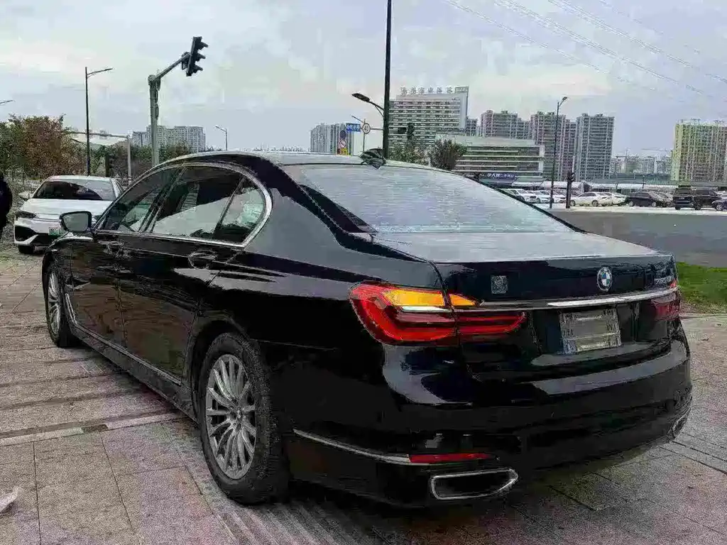 BMW 7 SERIES