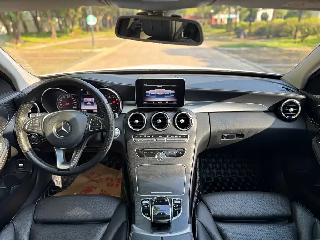 Mercedes-Benz C-Class — миниатюра 11