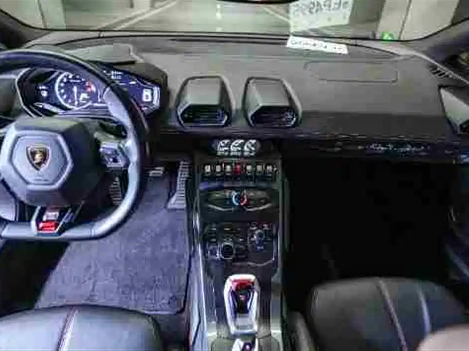 LAMBORGHINI HURACÁN