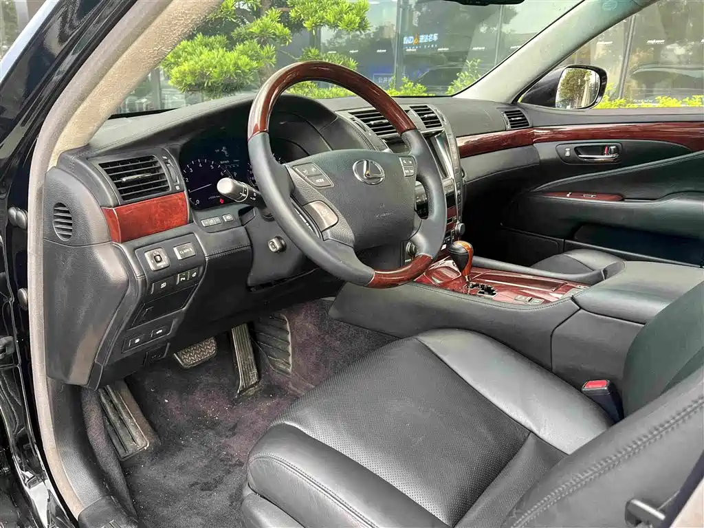 Lexus LS — миниатюра 2