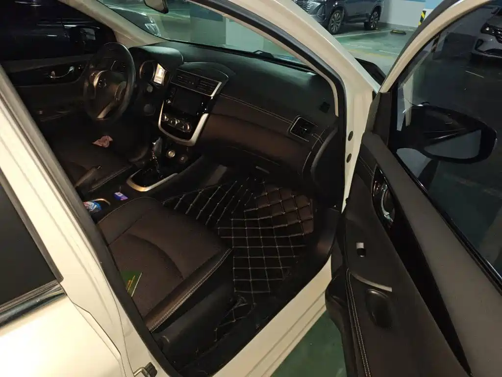 Nissan Tiida — миниатюра 18