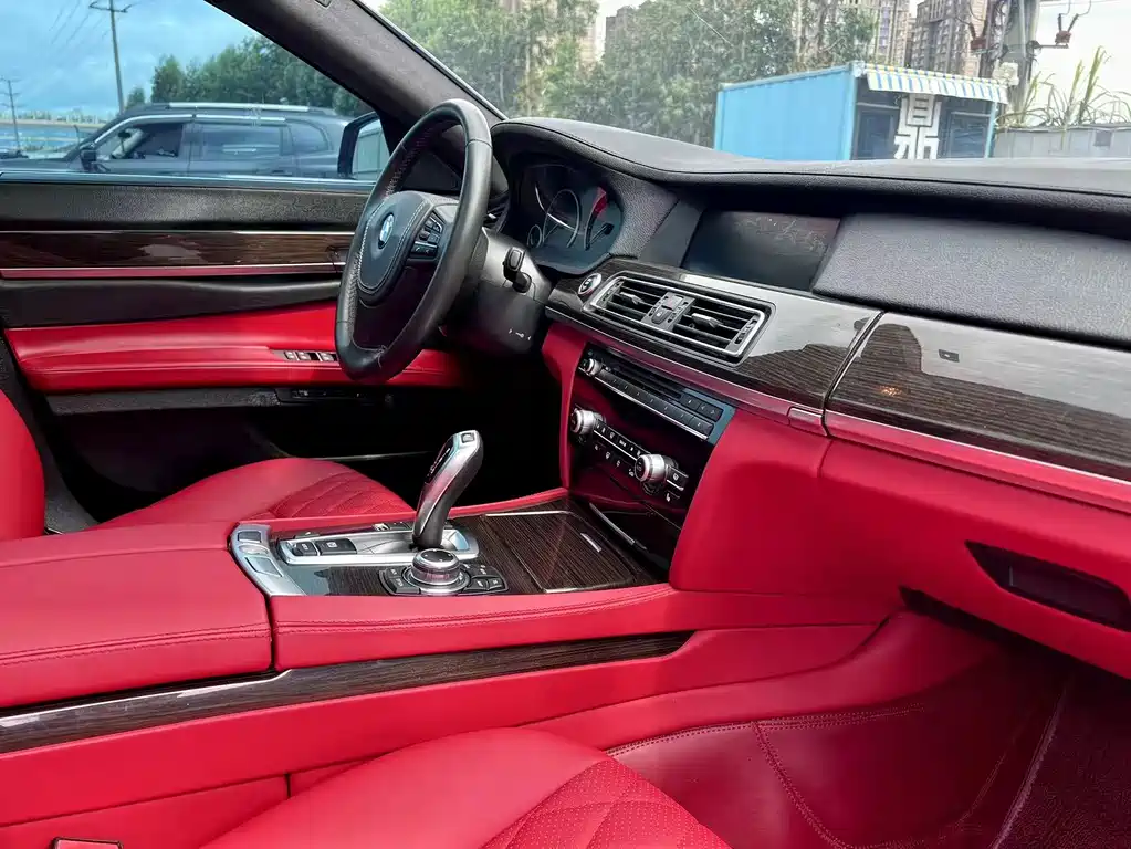 BMW 7 Series — миниатюра 16