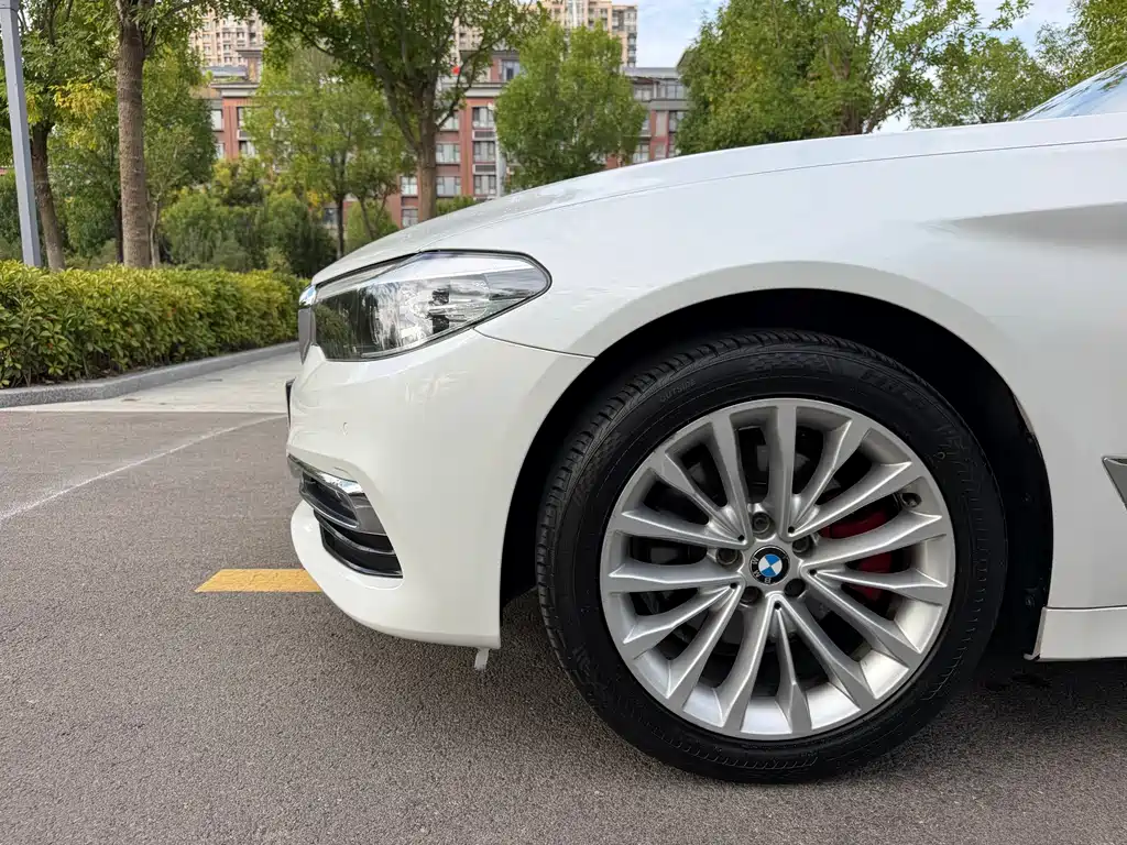 BMW 5 Series — миниатюра 21