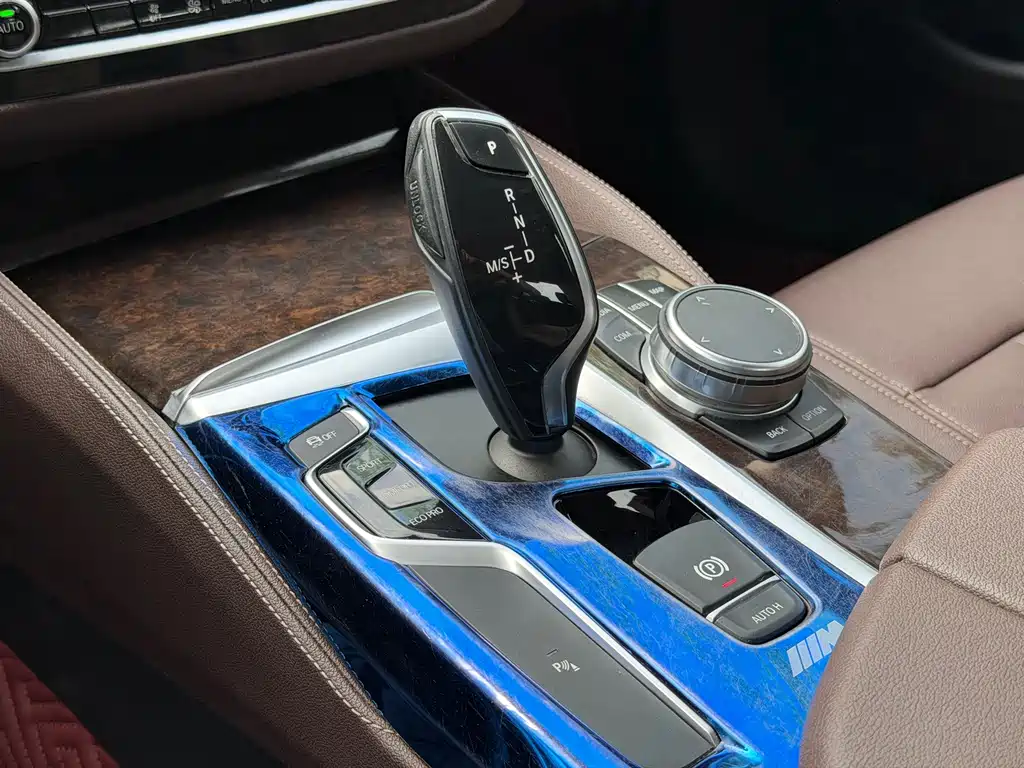 BMW 5 Series — миниатюра 14