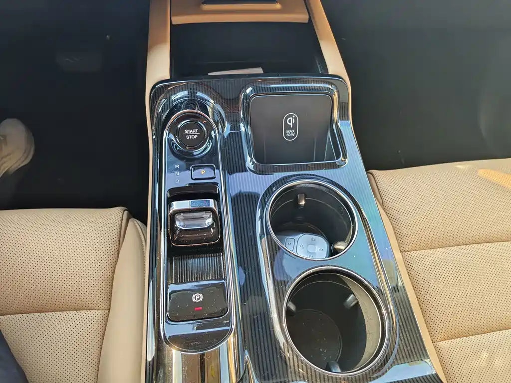 GAC Motor Trumpchi E8 PHEV — миниатюра 20