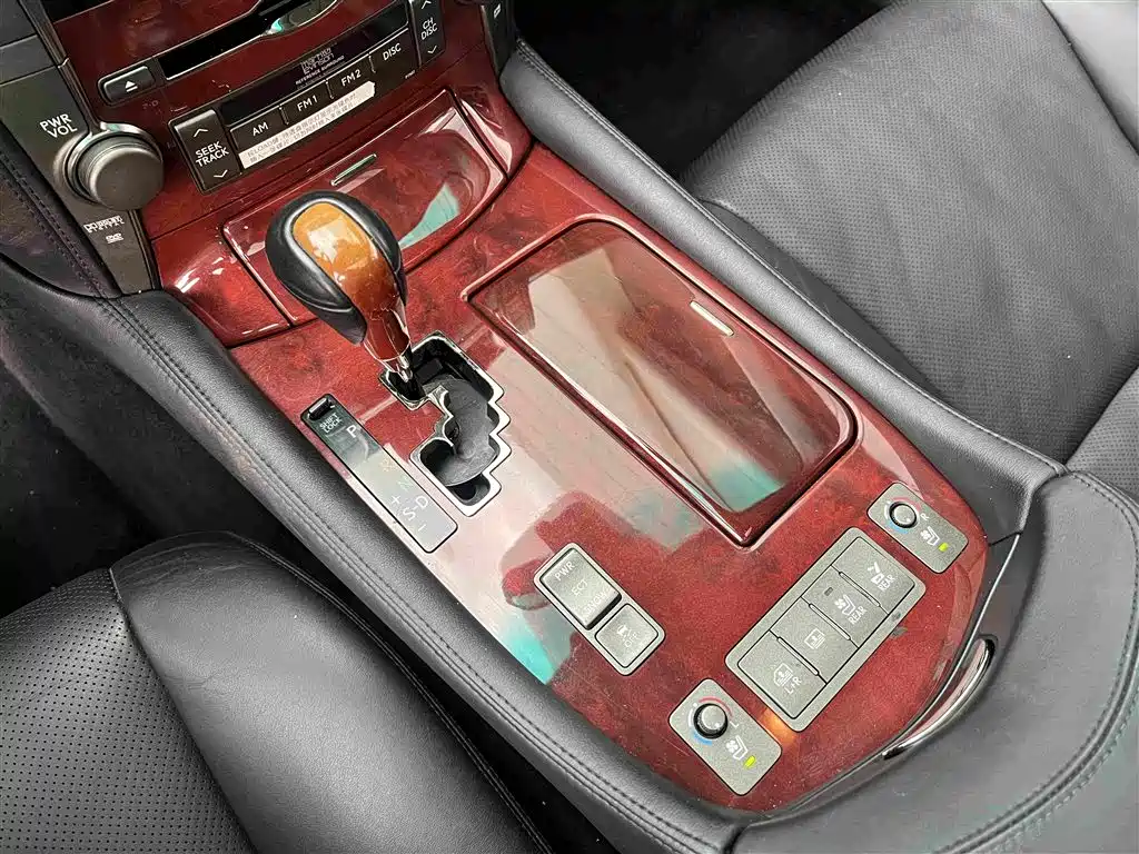 Lexus LS — миниатюра 4
