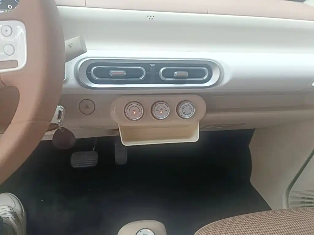 Wuling MINIEV — миниатюра 13