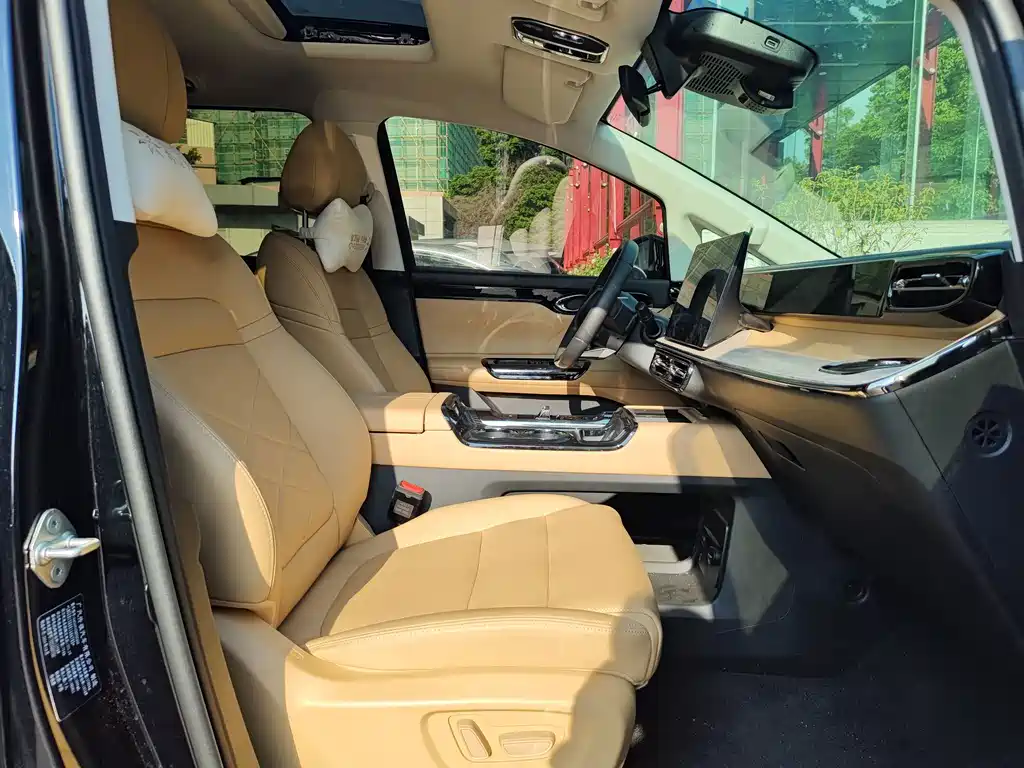 GAC Motor Trumpchi E8 PHEV — миниатюра 14