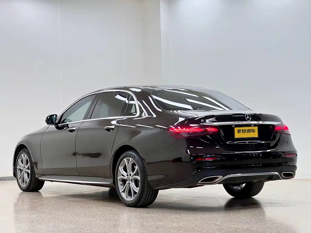 Mercedes-Benz E-Class — миниатюра 7