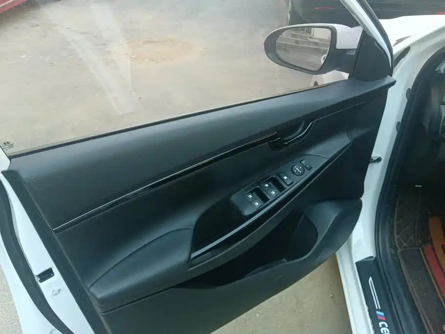 Hyundai Elantra — миниатюра 7