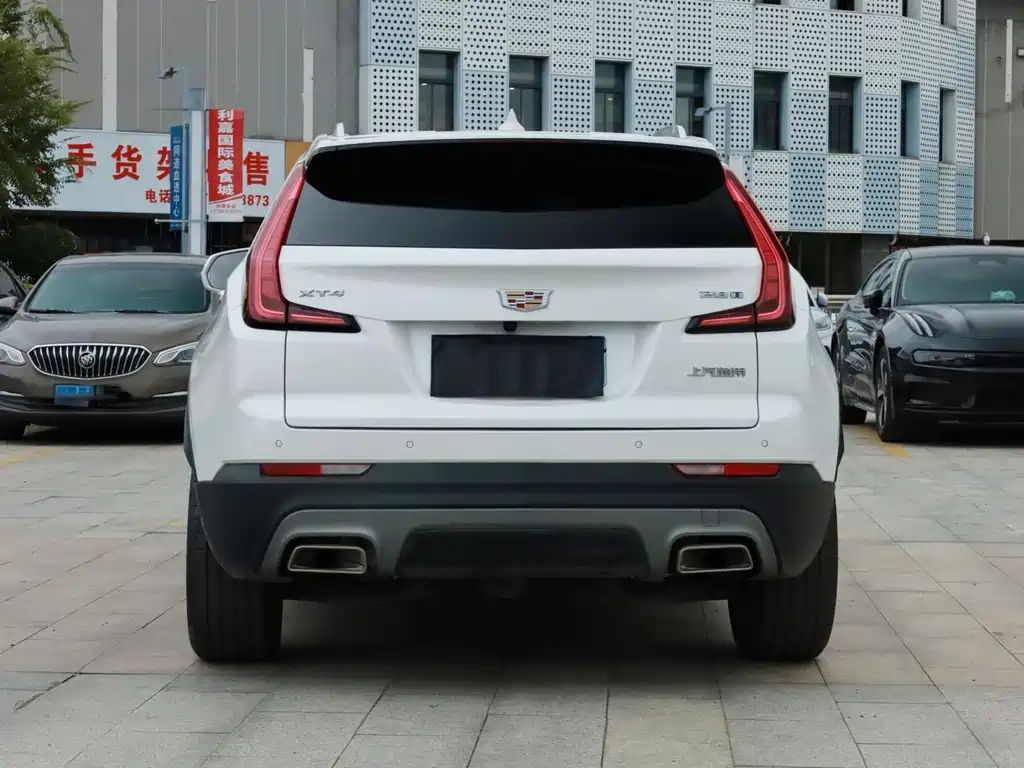 CADILLAC XT4