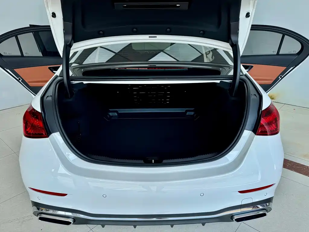 Mercedes-Benz C-Class — миниатюра 23
