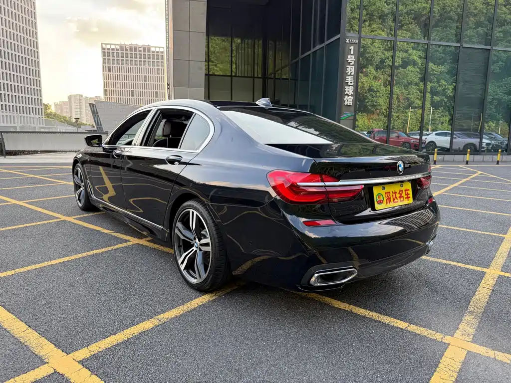 BMW 7 Series — миниатюра 21