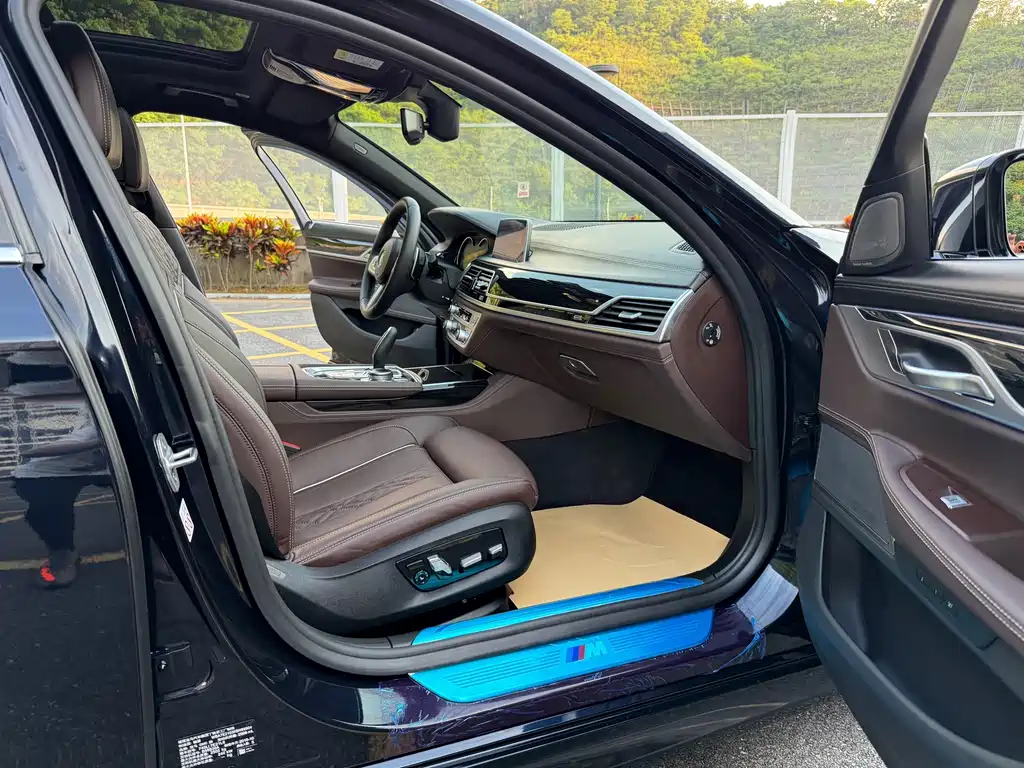 BMW 7 Series — миниатюра 7