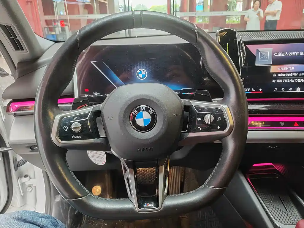 BMW 5 Series — миниатюра 10