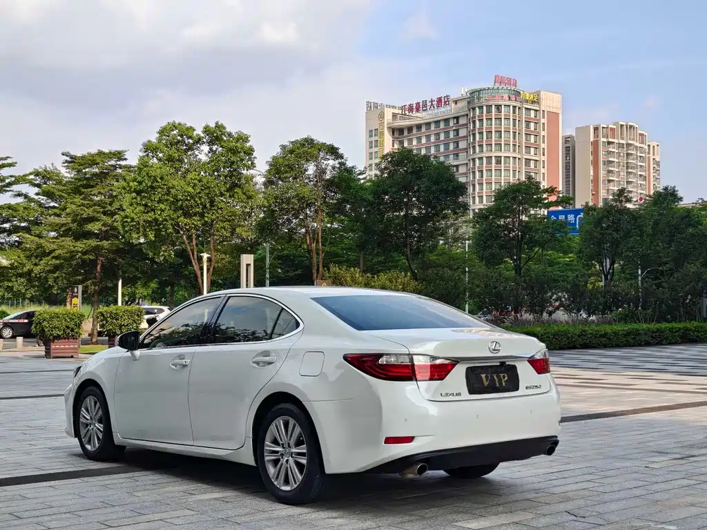 Lexus ES — миниатюра 16