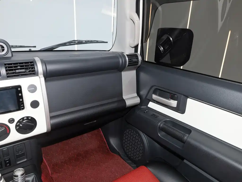 Toyota FJ Cruiser — миниатюра 14