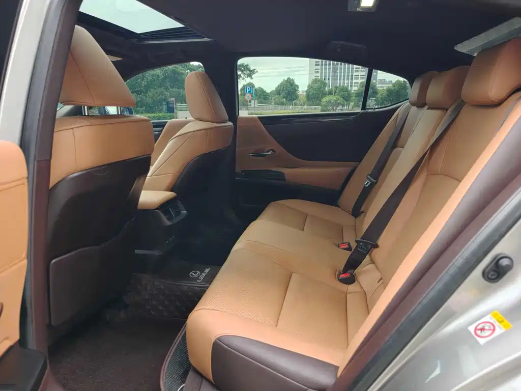 Lexus ES — миниатюра 7
