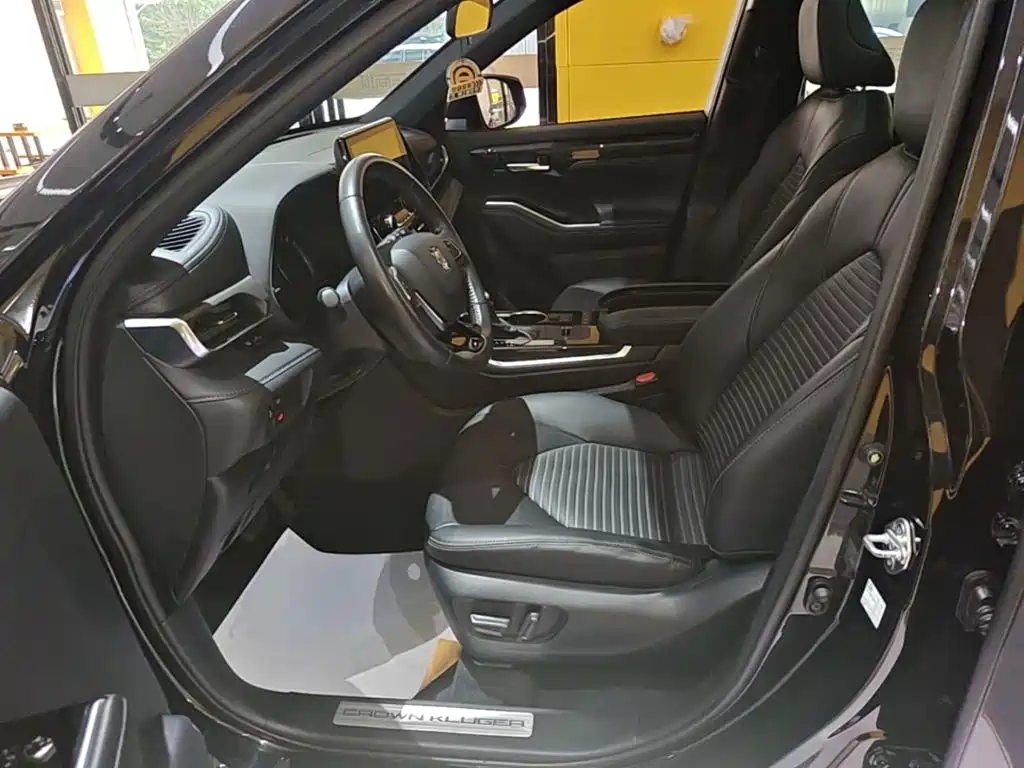 Toyota Crown Kluger — миниатюра 15