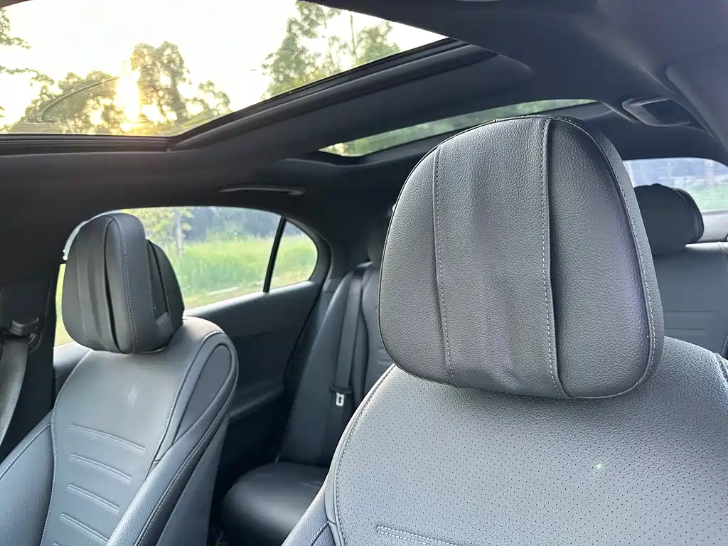 Mercedes-Benz C-Class — миниатюра 12