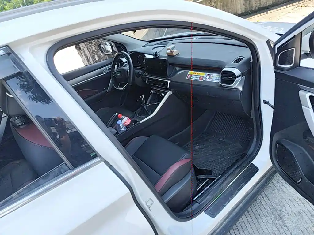 Geely Binyue — миниатюра 9