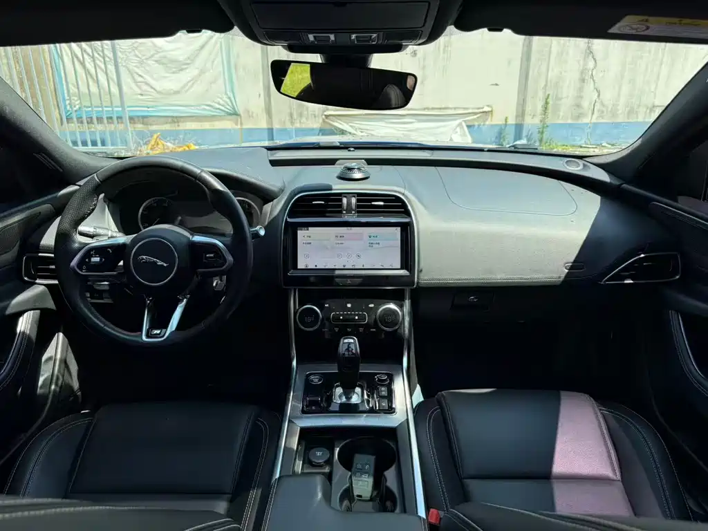 Jaguar XEL 2021 2.0T 200PS R-DYNAMIC Sport