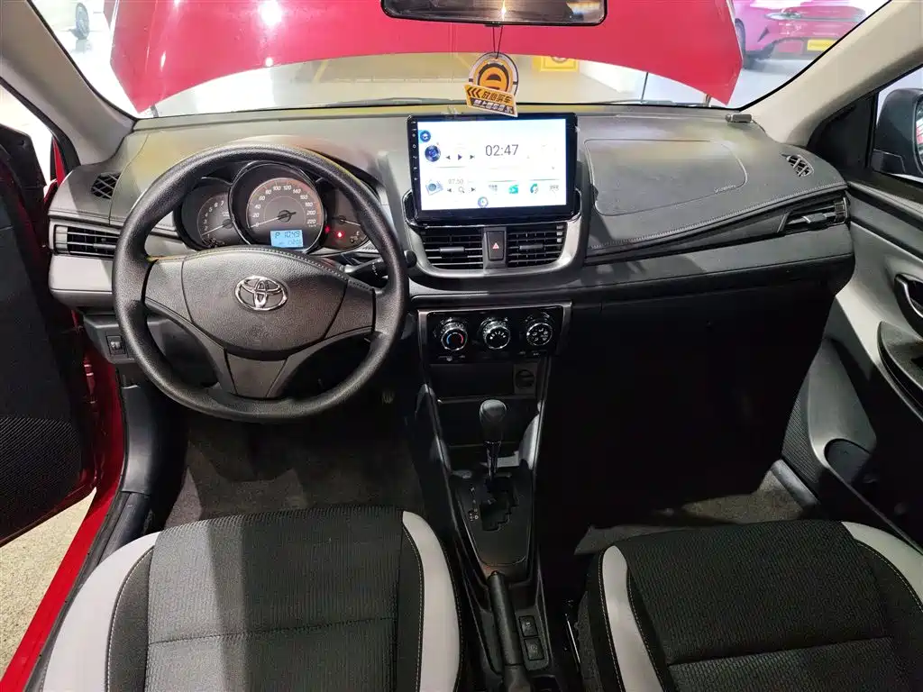 Toyota Yaris L - фото 9
