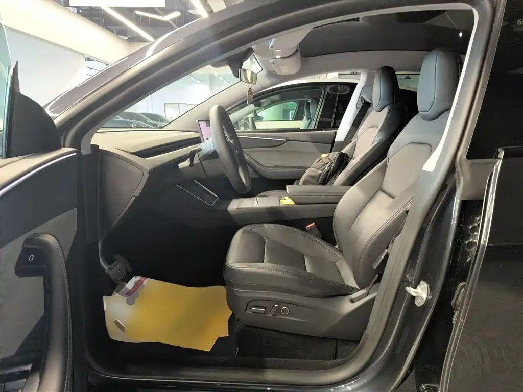 Tesla Model Y - фото 11