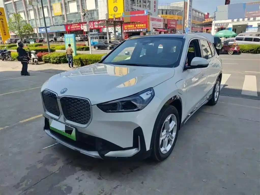 BMW iX1 2025